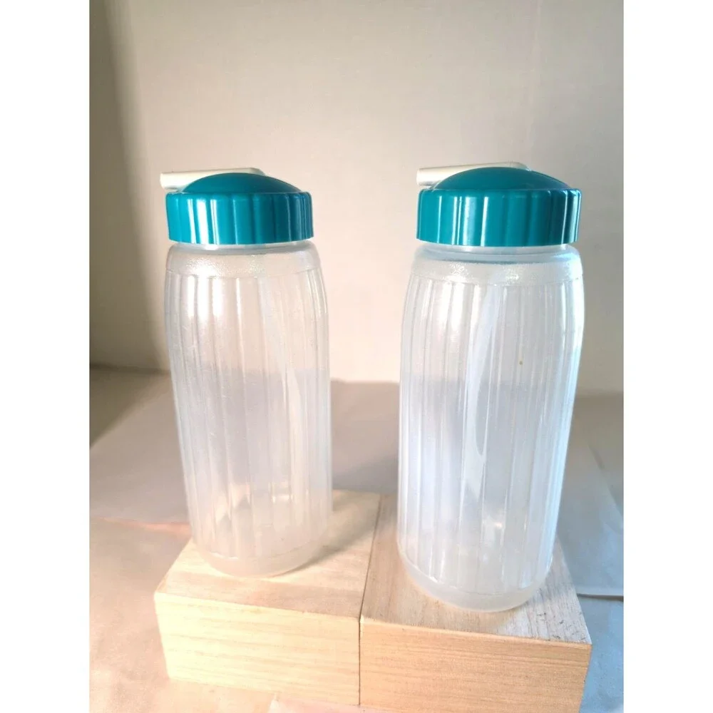 Set Of 2 Vintage Rubbermaid Sippin Saver 20oz Ribbed Teal Lid Drink Bottle USA